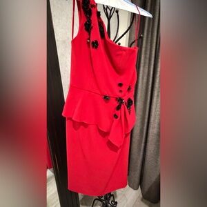 Theia Elegant Red Dress with Black sequin Accents
Size 6 excellent condition